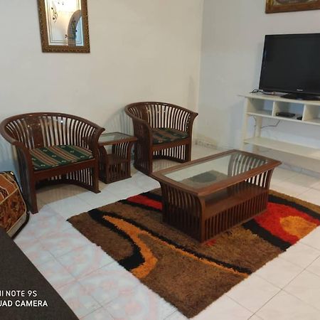 R&R Homestay Simpang Renggam Екстер'єр фото