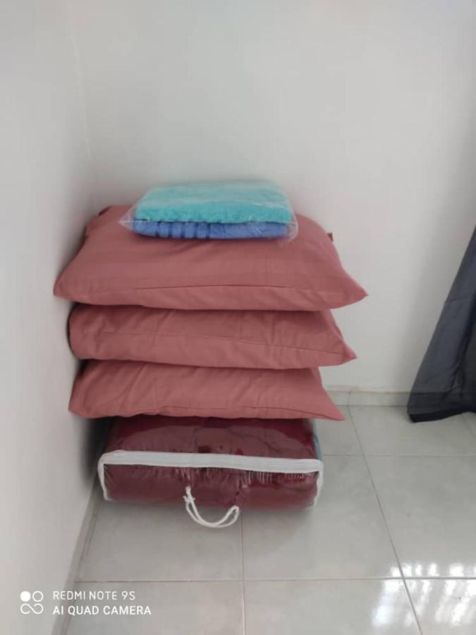 R&R Homestay Simpang Renggam Екстер'єр фото
